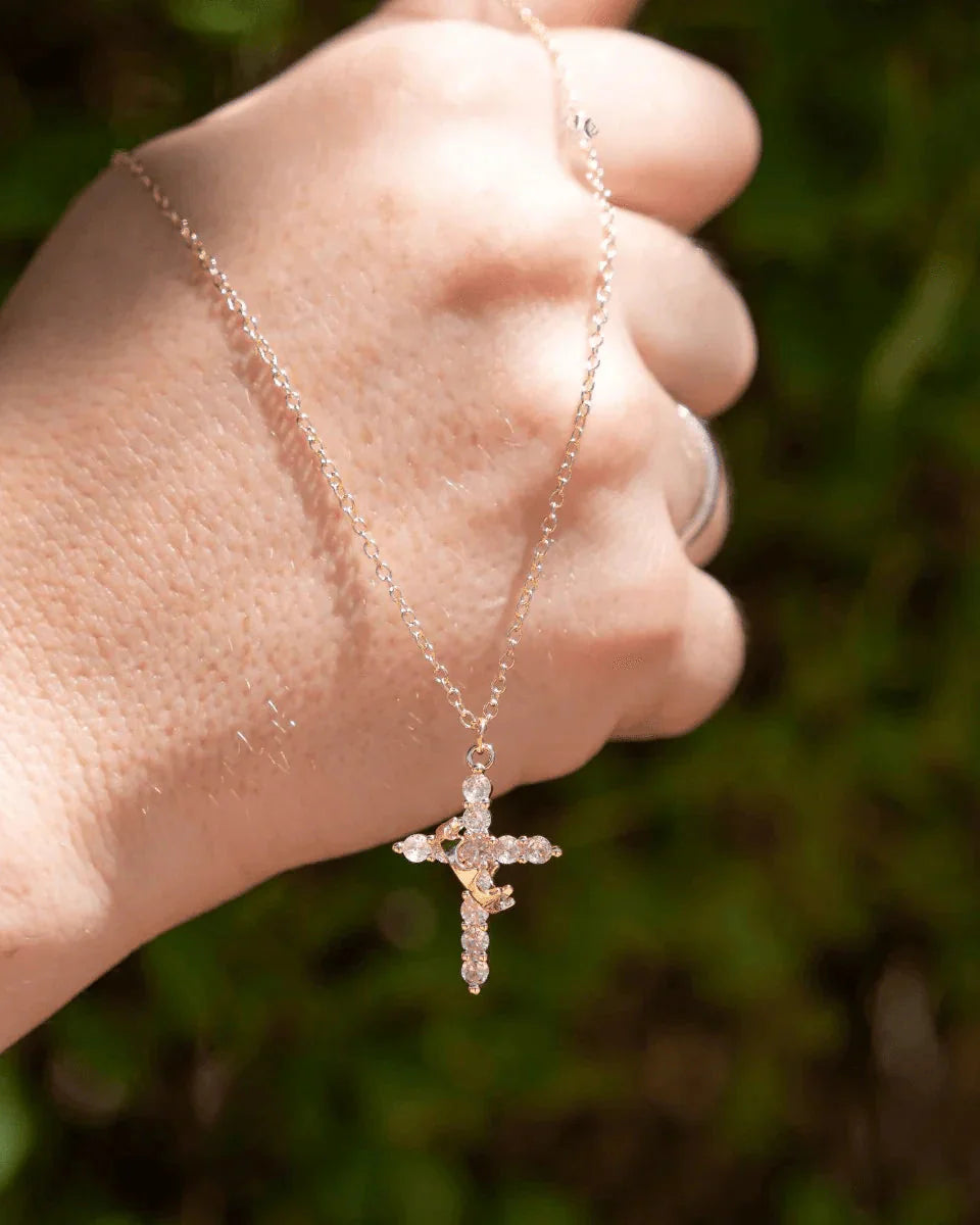Salvador | Collar con Cruz de Cristo