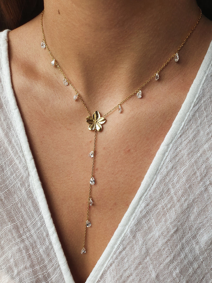 Oraya | Collar dorado con detalles