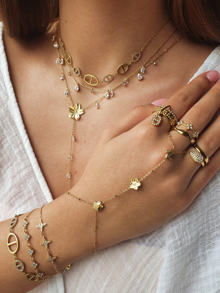 Oraya | Collar dorado con detalles