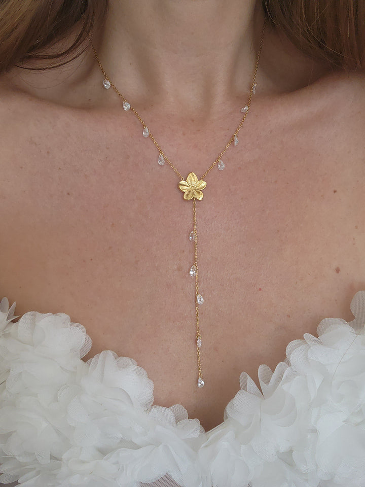 Oraya | Collar dorado con detalles