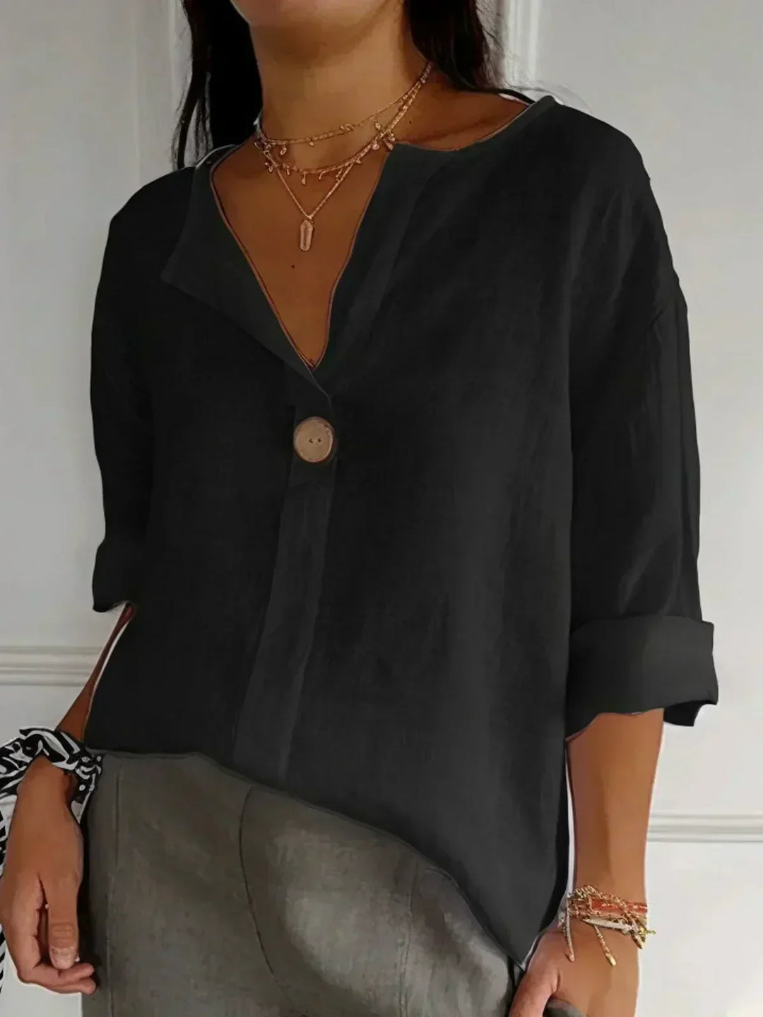 Kamila | Blusa informal con cuello en V