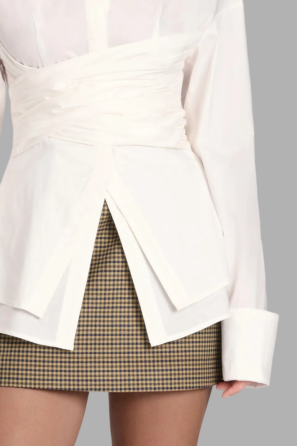 Tamara | Camisa estructurada con volantes decorativos